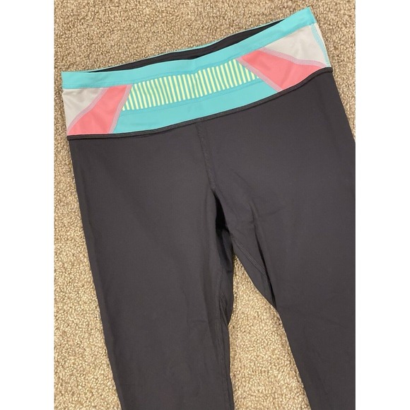 Lululemon Womens Black 90s Color Pattern Cropped Capri Yoga‎ Groove Pants Sz 6 - Picture 1 of 9